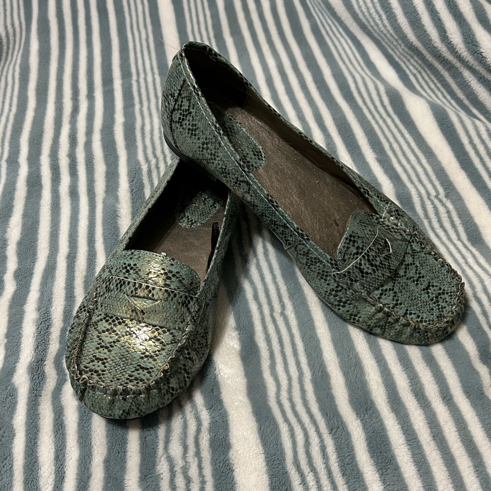 Lane Bryant Teal Flats with Intricate Design